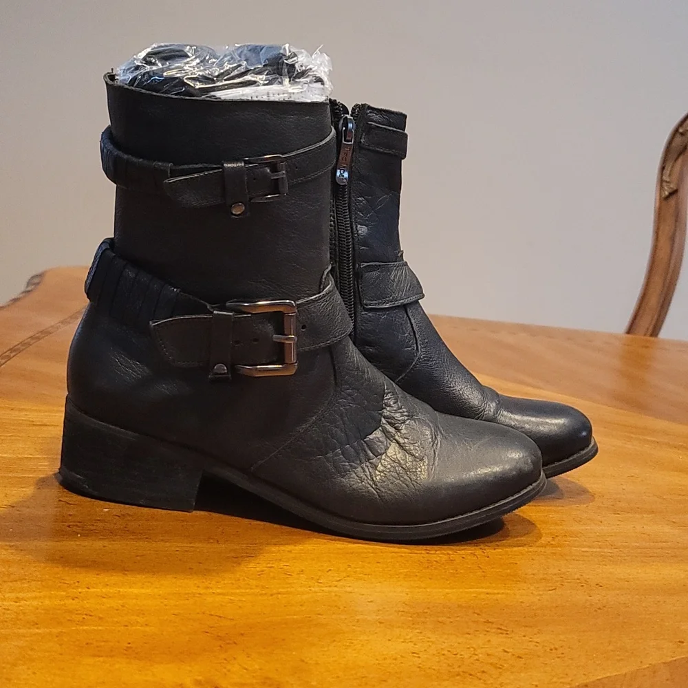 Bootie - Picture 3 of 9